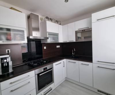 Rezervované   Pekný 3. izbový byt na predaj - Malacky centrum.