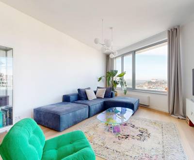 Dizajnový byt na 25.p. s výhľadom na hrad 