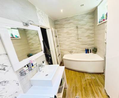 PREDAJ: 3 izbový prerobený byt, Horná Streda