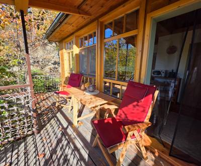 REZERVOVANÉ - Predaj romantickej drevenej chaty.