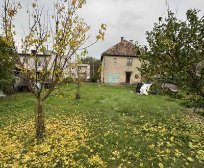 NA PREDAJ: Priestranný poschodový rodinný dom Obec Vinica, okres Veľký
