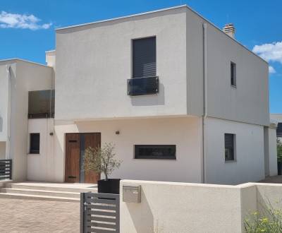 CHORVÁTSKO - 5 izbový rodinný dom s bazénom - VODICE