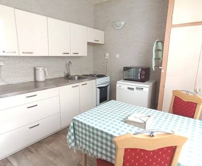 REZERVOVANÉ Veľký 3 izbový byt 74 m2 v blízkosti parku, Nitra 