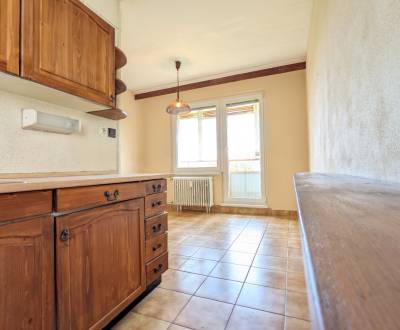 3-IZBOVÝ BYT S TROMI LOGGIAMI A BALKÓNOM, 81 M2, DETVA