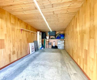 Garáž 26m2 + vlastný pozemok | Trojdomy - Nové Mesto