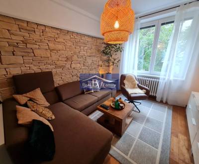 PRENÁJOM, PÁRIČKOVA, RUŽINOV - 2 IZBOVÝ BYT