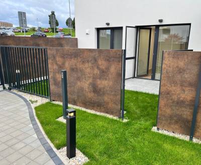 Obchodno-kancel. priestor / byt s predzáhradkou a VIP parkovaním