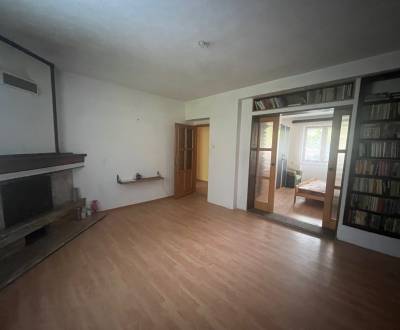 EXKLUZÍVNE PREDAJ: RD Divín; pozemok 593 m2; 125.000 €