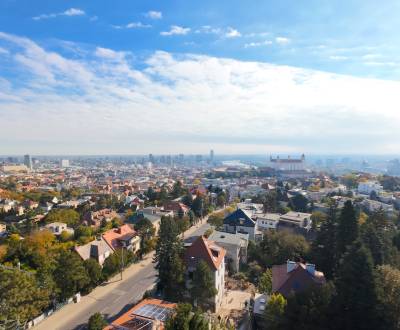 RIZNEROVA, RD – s veľkým pozemkom nad BRATISLAVSKÝM HRADOM