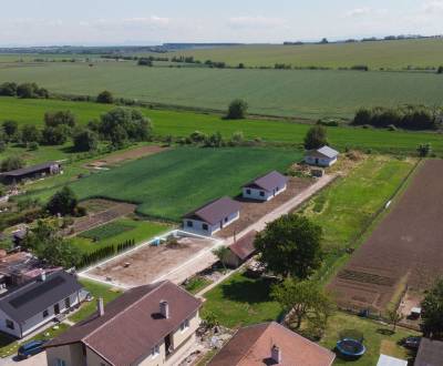 POSLEDNÝ VOĽNÝ POZEMOK v novej ulici s kompletnou zástavbou