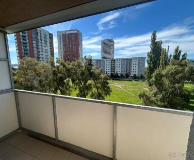 Veľký 2-izb. byt na ul. Vranovská, Petržalka, lodžia, 4.p./7