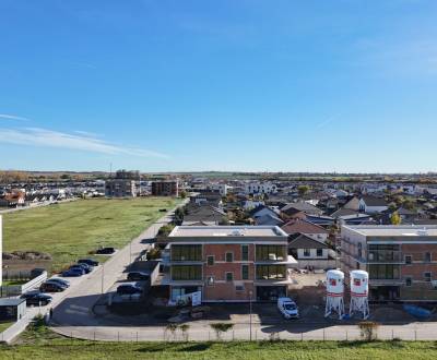 3i. BYT S VLASTNÝM TEP. ČERPADLOM + KLIMATIZÁCIA A EXTERIÉROVÉ ŽALÚZIE