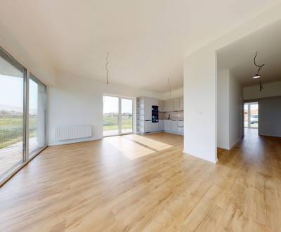 3i. BYT SO ZÁHRADOU +TEP. ČERPADLO, KLIMATIZÁCIA A ŽALÚZIE V CENE