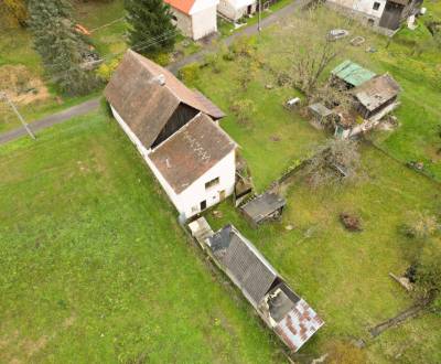 Rodinný dom s veľkým pozemkom v obci Sklené, 