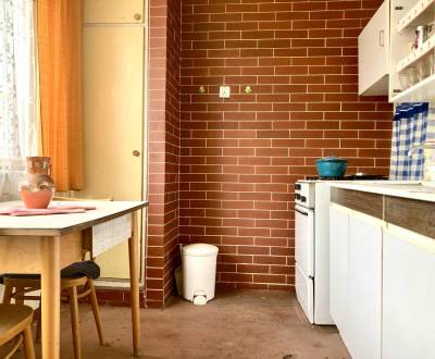 3-izbový byt s loggiou v širšom centre, Komárno