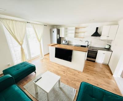 Novostavba 3i bytu s parkovaním, Dvorníky