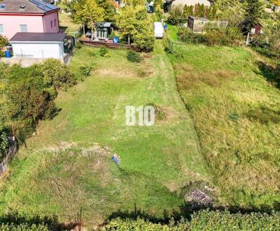 Stavebný pozemok so stavebným povolením - Janíkovce - 729 m2