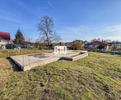1786 m2 - základová doska - stavebné povolenie + projekt - Mojmírovce