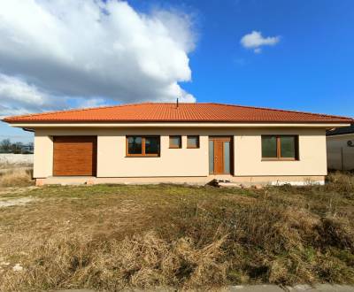 PREDAJ - 4 izbový holodom s veľkou garážou , Lužianky, Smreková ulica