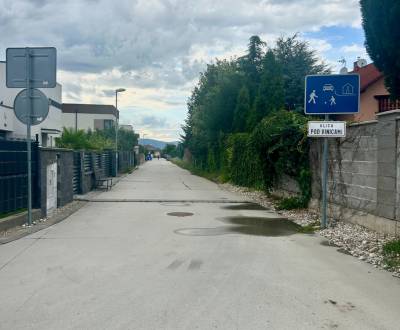 Pozemok vhodný na radovú výstavbu Chorvátsky Grob 1.044m2