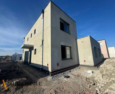 NA PREDAJ 4-IZB. POSCHODOVÝ RD (ČASŤ DVOJDOMU), HUBICE