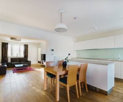 PREDAJ  kompletne prerobený 3 izbový rodinný dom, Nitra - centrum