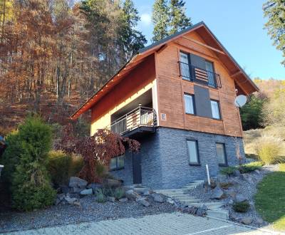 NOVOSTAVBA: 6-izbová CHATA, VL pozemok 484 m2 v Martine 