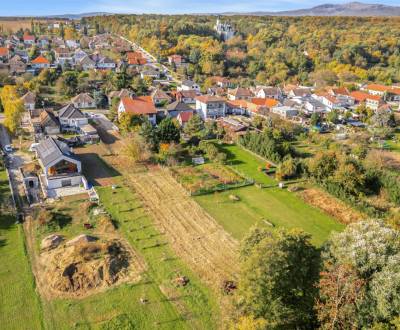 Stavebné pozemky v jednej z najkrajších obcí Malokarpatského regiónu. 