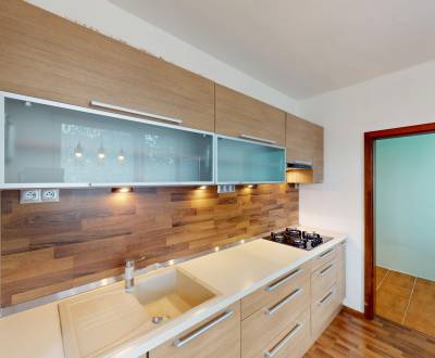 3-izbový byt prerobený na 4-izbový – Ku Bratke, Levice 