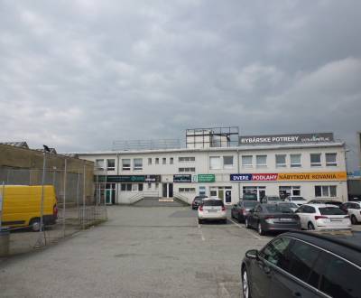 STROJNÍCKA: VOĽNÉ OBCHODNÉ priestory 48 m2 - PRÍZEMIE  