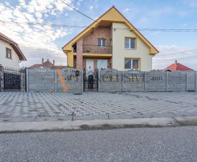 NA PREDAJ 7 IZBOVÝ RODINNÝ DOM, VEĽKÝ MEDER