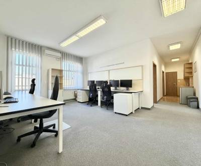 Na predaj kancelárske priestory v centre (70m2), TN - Stará Tržnica