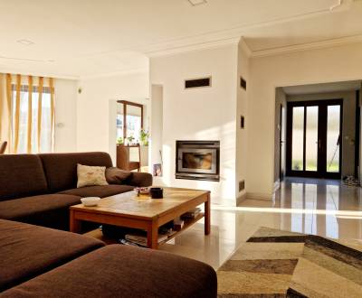 BÁHOŇ ( PEZINOK): NA PREDAJ NEHNUTEĽNOSŤ S VEĽKÝM POTENCIÁLOM 