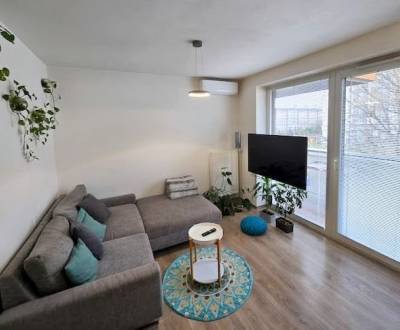 Krátkodobý nájom - 2i byt, novostavba, loggia, Muchovo nám., Petržalka