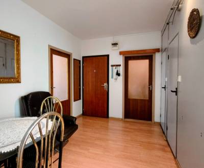 Priestranný 2,5 izbový byt •(66m) • Pod Hájkom, Skalica