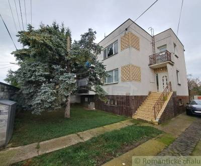 Poschodový dvojgeneračný dom so suterénom a veľkou záhradou v tichej u