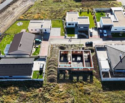 Samostatný rodinný dom s garážou na pozemku 600m2 - Vinosady, Pezinok