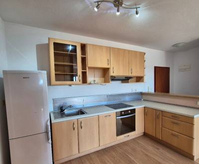 Slnečný 2-izbový byt s loggiou a parkovacím miestom v Senci