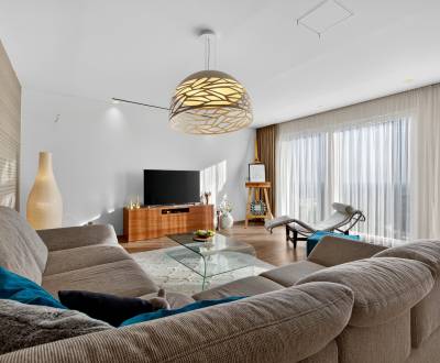 NA PREDAJ EXKLUZÍVNY VEĽKOMETRÁŽNY 4-IZBOVÝ BYT S VÝHĽADOM NA RAKÚSKO