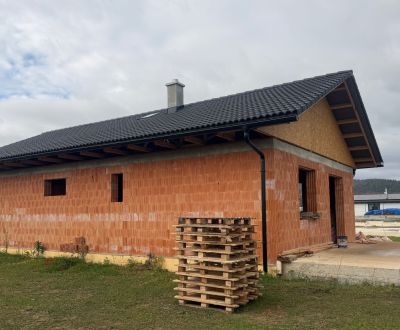Praktický 4-izbový bungalov v novovybudovanej lokalite- Horovce