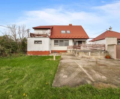 5-izbový dom Hrubá Borša – garáž, 2 terasy, suterén, pozemok 712 m².