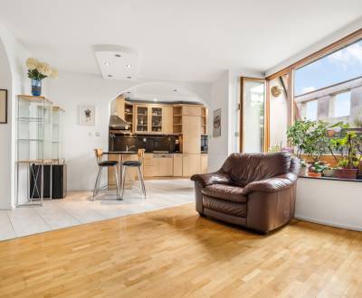 VEĽKORYSÝ 4 izb. 130 m2 + balkón - PREZIDENTSKÝ PALÁC - Staré Mesto