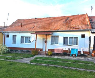 Dva domy na predaj vo Vrábľoch, okres Nitra