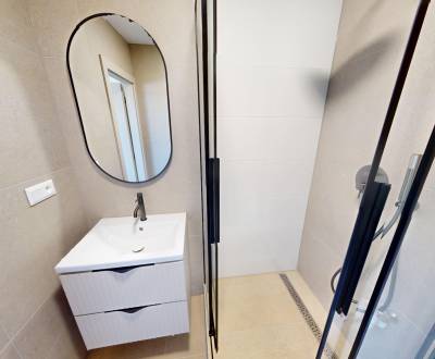 Predáme Dvojizbový byt s 2 balkónmi v centre Dubnice.