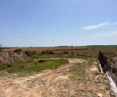 2 pozemky v lokalite Nový Cabaj - rovinaté - 5720 m2