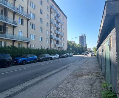 REWIN I Garáž s montážnou jamou a elektrinou na Kukučínovej ulici