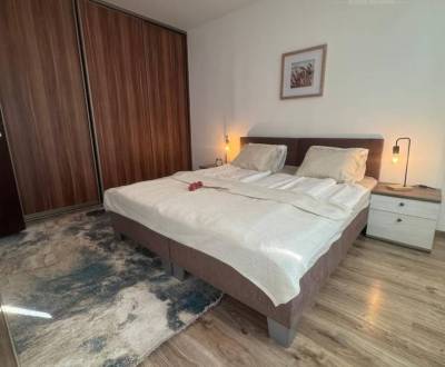 Vám ponúka 1 izbový byt vo VYHĽADÁVANEJ lokali