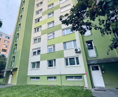 Vám EXKLUZÍVNE ponúka na predaj 3-izbový byt vo