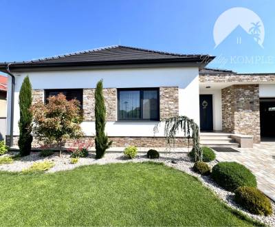 Ponúka na PRENÁJOM exkluzívny rodinný dom s mod