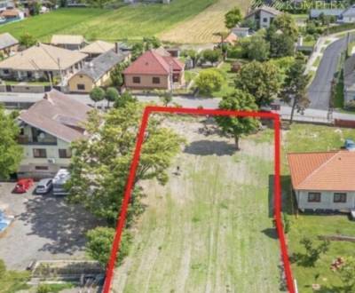 Vám ponúka na predaj stavebný pozemok v obci Č